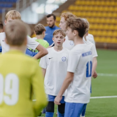 Balti varžybiniai marškinėliai suaug.