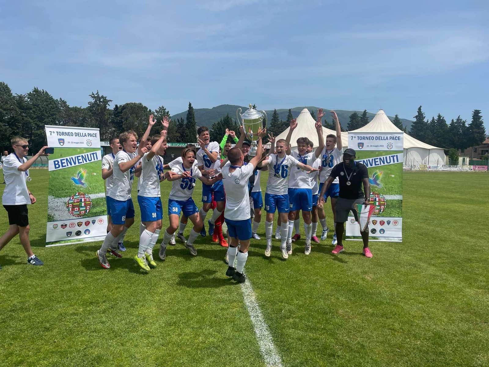 BFA šešiolikmečiai perrašė istoriją: futbolo turnyre Italijoje nušlavė italų ekipas ir tapo čempionais